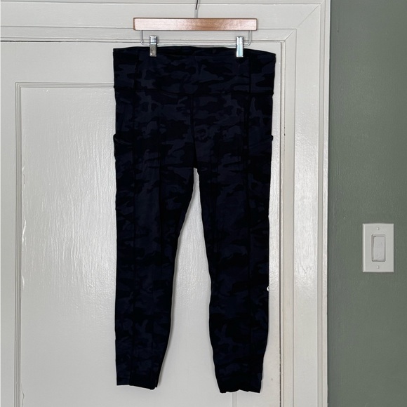 Lululemon Fast and Free Leggings - Picture 2 of 6